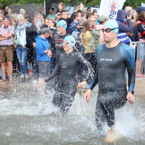 23.06.2024 - Viking Triathlon H.Heesch http://msf.ph/oto/6343406 23.06.2024 10:03:02 Schwimmen 48, 68, 69, 86, 200, 212, 225, 237, 256, 266, 280, 297, 328, 338, 349, 369, 412, 653 meine-sportfotos.de