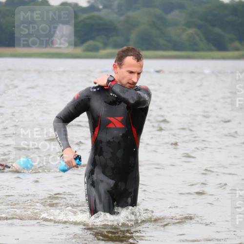 23.06.2024 - Viking Triathlon H.Heesch http://msf.ph/oto/6343410 23.06.2024 10:35:14 Schwimmen 101, 104, 120, 226, 454 meine-sportfotos.de