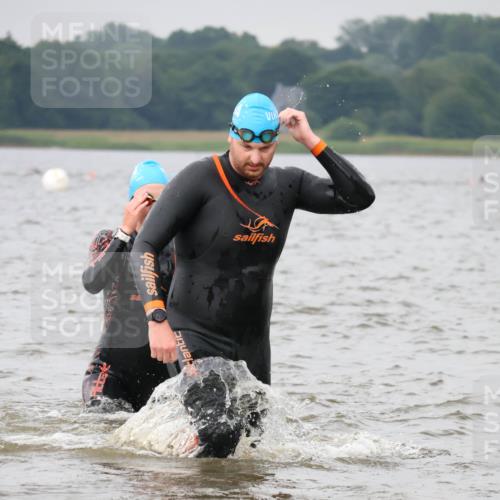 23.06.2024 - Viking Triathlon H.Heesch http://msf.ph/oto/6343417 23.06.2024 10:35:19 Schwimmen 104, 120, 226, 533 meine-sportfotos.de