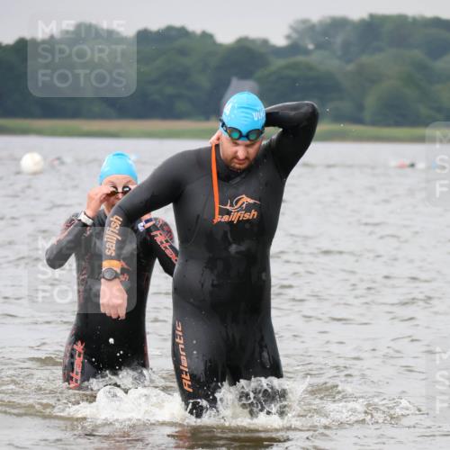 23.06.2024 - Viking Triathlon H.Heesch http://msf.ph/oto/6343419 23.06.2024 10:35:19 Schwimmen 104, 120, 226, 533 meine-sportfotos.de