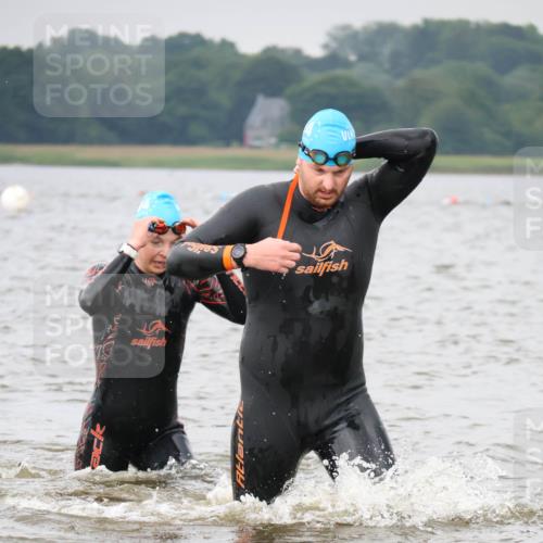 23.06.2024 - Viking Triathlon H.Heesch http://msf.ph/oto/6343421 23.06.2024 10:35:19 Schwimmen 104, 120, 226, 533 meine-sportfotos.de