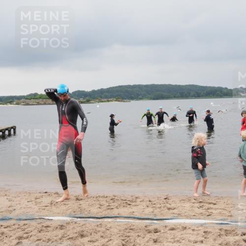 23.06.2024 - Viking Triathlon MichiJ http://msf.ph/oto/6343432 23.06.2024 10:30:46 Schwimmen 482 meine-sportfotos.de