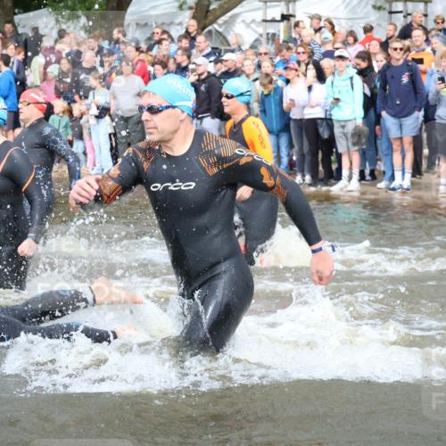23.06.2024 - Viking Triathlon H.Heesch http://msf.ph/oto/6343492 23.06.2024 10:03:09 Schwimmen 68, 69, 86, 105, 116, 200, 266, 297, 304, 338, 369, 409, 415, 497, 653 meine-sportfotos.de