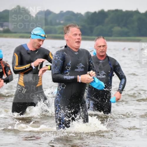 23.06.2024 - Viking Triathlon H.Heesch http://msf.ph/oto/6343521 23.06.2024 10:36:00 Schwimmen 11, 42, 300, 312, 327, 517, 655 meine-sportfotos.de