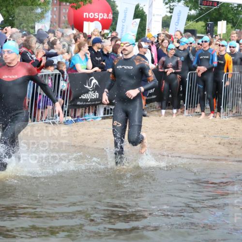 23.06.2024 - Viking Triathlon H.Heesch http://msf.ph/oto/6343547 23.06.2024 10:03:17 Schwimmen 40, 105, 116, 182, 185, 273, 275, 299, 304, 323, 402, 409, 415, 450, 497, 533, 611 meine-sportfotos.de