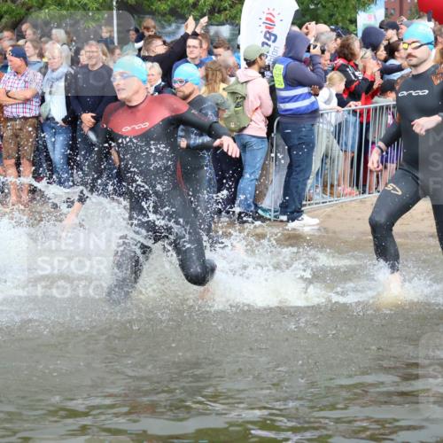23.06.2024 - Viking Triathlon H.Heesch http://msf.ph/oto/6343555 23.06.2024 10:03:17 Schwimmen 40, 105, 116, 182, 185, 273, 275, 299, 304, 323, 402, 409, 415, 450, 497, 533, 611 meine-sportfotos.de