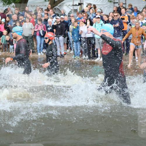 23.06.2024 - Viking Triathlon H.Heesch http://msf.ph/oto/6343566 23.06.2024 10:03:18 Schwimmen 40, 105, 116, 182, 185, 273, 275, 299, 304, 323, 402, 409, 415, 430, 450, 497, 533, 611 meine-sportfotos.de