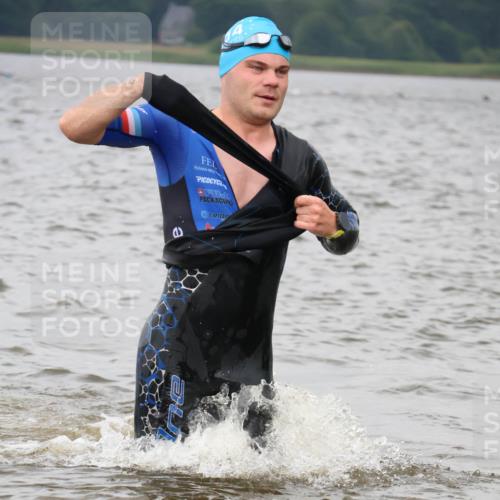 23.06.2024 - Viking Triathlon H.Heesch http://msf.ph/oto/6343584 23.06.2024 10:36:24 Schwimmen 326, 653 meine-sportfotos.de