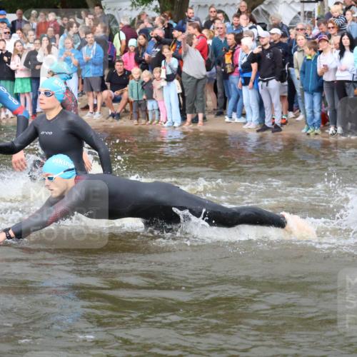 23.06.2024 - Viking Triathlon H.Heesch http://msf.ph/oto/6343604 23.06.2024 10:03:24 Schwimmen 24, 40, 43, 182, 185, 214, 273, 275, 298, 299, 323, 368, 402, 421, 430, 450, 533, 611 meine-sportfotos.de