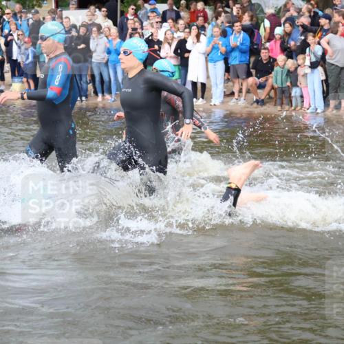23.06.2024 - Viking Triathlon H.Heesch http://msf.ph/oto/6343608 23.06.2024 10:03:24 Schwimmen 24, 40, 43, 182, 185, 214, 273, 275, 298, 299, 323, 368, 402, 421, 430, 450, 533, 611 meine-sportfotos.de