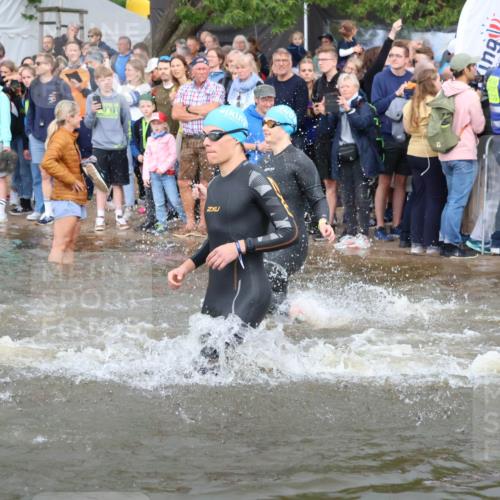 23.06.2024 - Viking Triathlon H.Heesch http://msf.ph/oto/6343629 23.06.2024 10:03:28 Schwimmen 24, 40, 43, 182, 187, 214, 273, 275, 283, 289, 298, 368, 421, 430, 450, 493, 512, 522 meine-sportfotos.de