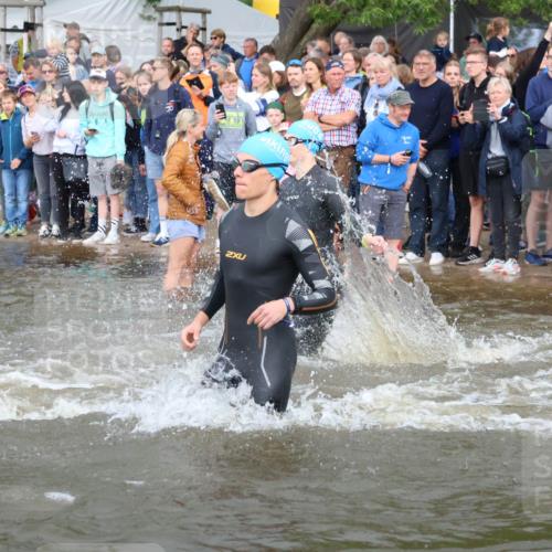 23.06.2024 - Viking Triathlon H.Heesch http://msf.ph/oto/6343631 23.06.2024 10:03:28 Schwimmen 24, 40, 43, 182, 187, 214, 273, 275, 283, 289, 298, 368, 421, 430, 450, 493, 512, 522 meine-sportfotos.de