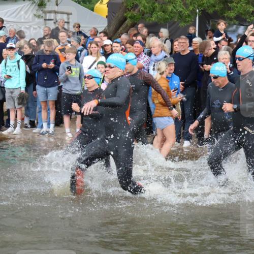23.06.2024 - Viking Triathlon H.Heesch http://msf.ph/oto/6343697 23.06.2024 10:03:43 Schwimmen 36, 67, 90, 167, 193, 230, 250, 270, 303, 335, 352, 367, 424, 449, 466, 492, 531, 650 meine-sportfotos.de