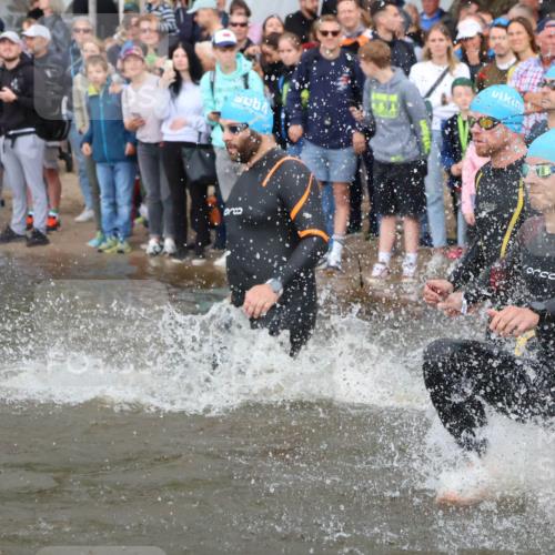 23.06.2024 - Viking Triathlon H.Heesch http://msf.ph/oto/6343810 23.06.2024 10:04:03 Schwimmen 27, 35, 38, 65, 115, 134, 161, 171, 220, 268, 294, 344, 382, 445, 462, 474, 535, 614 meine-sportfotos.de