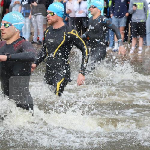 23.06.2024 - Viking Triathlon H.Heesch http://msf.ph/oto/6343821 23.06.2024 10:04:04 Schwimmen 27, 35, 38, 65, 115, 161, 171, 220, 294, 344, 445, 462, 474, 614 meine-sportfotos.de