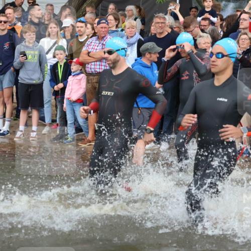 23.06.2024 - Viking Triathlon H.Heesch http://msf.ph/oto/6343845 23.06.2024 10:04:09 Schwimmen 27, 35, 38, 65, 152, 161, 171, 220, 294, 332, 344, 347, 419, 445, 455, 603, 614 meine-sportfotos.de