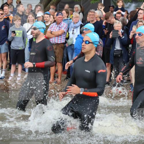 23.06.2024 - Viking Triathlon H.Heesch http://msf.ph/oto/6343848 23.06.2024 10:04:09 Schwimmen 27, 35, 38, 65, 152, 161, 171, 220, 294, 332, 344, 347, 419, 445, 455, 603, 614 meine-sportfotos.de