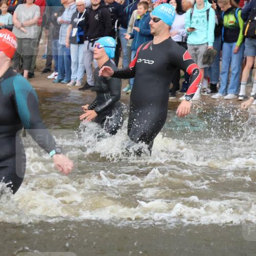 23.06.2024 - Viking Triathlon H.Heesch http://msf.ph/oto/6343882 23.06.2024 10:04:14 Schwimmen 38, 65, 98, 146, 152, 174, 175, 220, 251, 294, 332, 347, 419, 445, 455, 603, 614, 639 meine-sportfotos.de