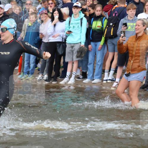 23.06.2024 - Viking Triathlon H.Heesch http://msf.ph/oto/6343890 23.06.2024 10:04:15 Schwimmen 38, 98, 146, 152, 174, 175, 220, 251, 294, 332, 347, 419, 445, 455, 603, 639 meine-sportfotos.de