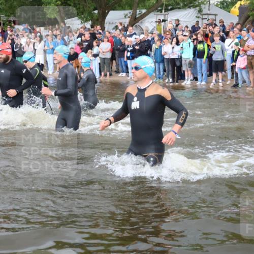 23.06.2024 - Viking Triathlon H.Heesch http://msf.ph/oto/6344043 23.06.2024 10:04:35 Schwimmen 54, 78, 110, 132, 162, 180, 365, 436, 443, 461, 645, 646 meine-sportfotos.de
