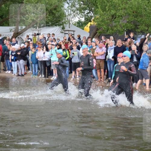 23.06.2024 - Viking Triathlon H.Heesch http://msf.ph/oto/6344058 23.06.2024 10:04:38 Schwimmen 54, 78, 110, 132, 148, 162, 180, 196, 309, 322, 365, 436, 442, 443, 461, 543, 645, 646 meine-sportfotos.de