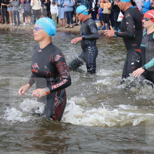 23.06.2024 - Viking Triathlon H.Heesch http://msf.ph/oto/6344070 23.06.2024 10:04:41 Schwimmen 54, 78, 148, 180, 196, 309, 322, 442, 443, 461, 543, 645 meine-sportfotos.de
