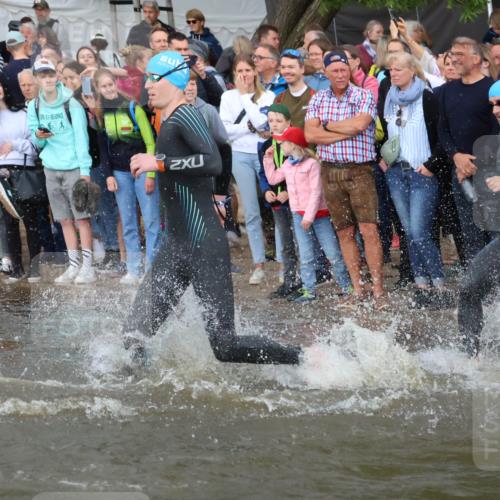 23.06.2024 - Viking Triathlon H.Heesch http://msf.ph/oto/6344108 23.06.2024 10:04:51 Schwimmen 64, 77, 135, 140, 205, 206, 262, 343, 351, 420, 435, 622, 632, 641, 649 meine-sportfotos.de