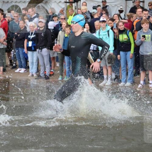 23.06.2024 - Viking Triathlon H.Heesch http://msf.ph/oto/6344111 23.06.2024 10:04:52 Schwimmen 64, 77, 135, 140, 205, 206, 262, 343, 351, 420, 435, 437, 475, 537, 622, 632, 641, 649 meine-sportfotos.de