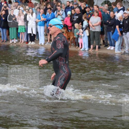 23.06.2024 - Viking Triathlon H.Heesch http://msf.ph/oto/6344131 23.06.2024 10:04:56 Schwimmen 64, 77, 135, 205, 262, 420, 437, 475, 537, 622, 632, 641 meine-sportfotos.de