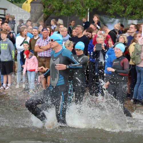 23.06.2024 - Viking Triathlon H.Heesch http://msf.ph/oto/6344150 23.06.2024 10:05:02 Schwimmen 28, 77, 166, 184, 188, 239, 253, 264, 286, 366, 398, 437, 459, 475, 489, 537, 622, 632 meine-sportfotos.de