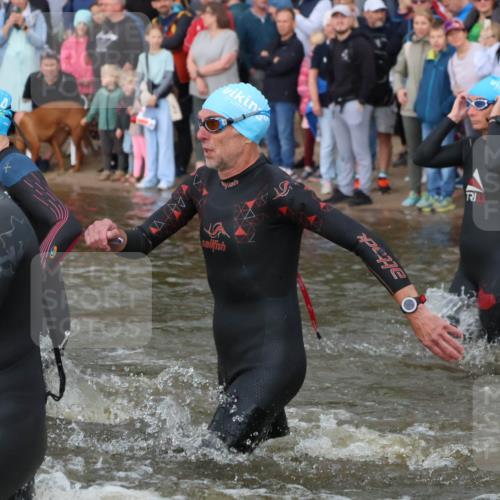 23.06.2024 - Viking Triathlon H.Heesch http://msf.ph/oto/6344235 23.06.2024 10:05:26 Schwimmen 15, 17, 119, 130, 145, 157, 202, 288, 374, 422, 428, 452, 478, 480, 500, 648 meine-sportfotos.de