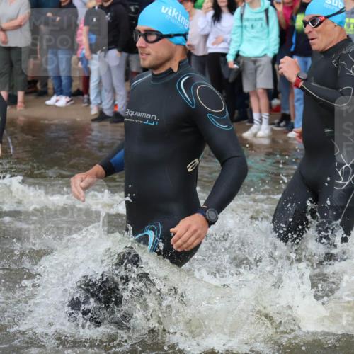 23.06.2024 - Viking Triathlon H.Heesch http://msf.ph/oto/6344244 23.06.2024 10:05:28 Schwimmen 15, 17, 119, 130, 145, 157, 202, 288, 374, 414, 422, 428, 429, 452, 478, 480, 500, 648 meine-sportfotos.de