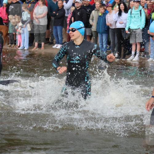 23.06.2024 - Viking Triathlon H.Heesch http://msf.ph/oto/6344259 23.06.2024 10:05:32 Schwimmen 15, 17, 123, 130, 145, 202, 277, 288, 314, 374, 381, 414, 422, 429, 447, 452, 480, 532 meine-sportfotos.de