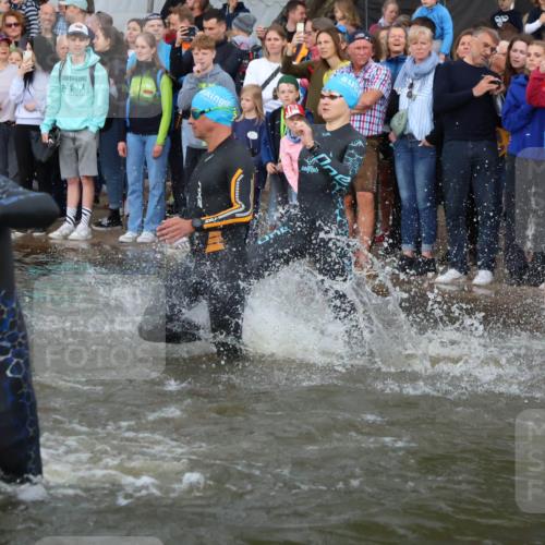23.06.2024 - Viking Triathlon H.Heesch http://msf.ph/oto/6344328 23.06.2024 10:05:47 Schwimmen 41, 74, 150, 172, 195, 204, 390, 395, 413, 431, 471, 509, 514, 553, 610, 617 meine-sportfotos.de