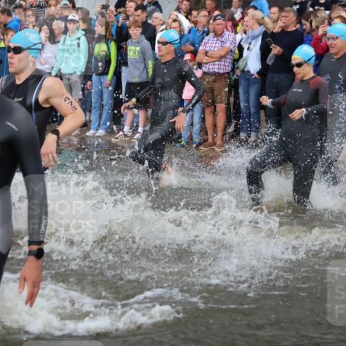 23.06.2024 - Viking Triathlon H.Heesch http://msf.ph/oto/6344396 23.06.2024 10:06:02 Schwimmen 44, 46, 60, 151, 155, 236, 249, 271, 313, 370, 392, 417, 433, 473, 651, 652 meine-sportfotos.de