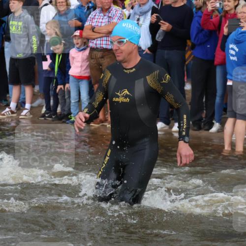 23.06.2024 - Viking Triathlon H.Heesch http://msf.ph/oto/6344405 23.06.2024 10:06:04 Schwimmen 44, 46, 60, 151, 155, 236, 249, 258, 271, 313, 370, 392, 417, 433, 473, 481, 651, 652 meine-sportfotos.de