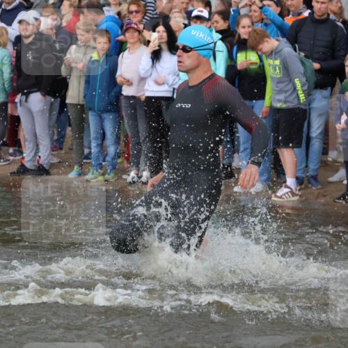 23.06.2024 - Viking Triathlon H.Heesch http://msf.ph/oto/6344441 23.06.2024 10:06:13 Schwimmen 21, 44, 55, 60, 112, 139, 141, 155, 228, 258, 267, 320, 334, 440, 481, 511, 538, 651 meine-sportfotos.de