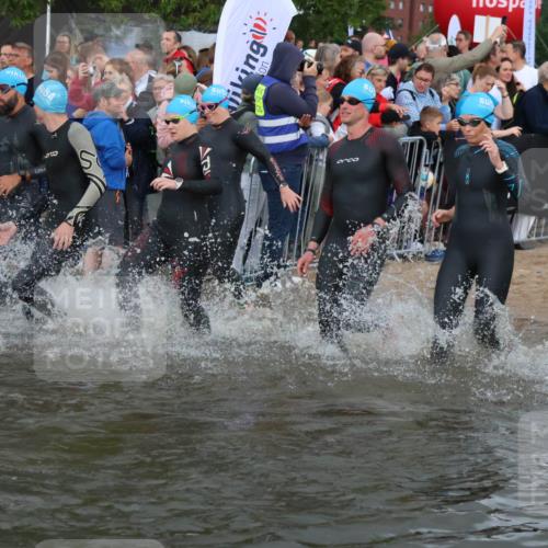 23.06.2024 - Viking Triathlon H.Heesch http://msf.ph/oto/6344459 23.06.2024 10:06:17 Schwimmen 21, 55, 59, 112, 139, 141, 217, 228, 267, 284, 320, 334, 371, 440, 505, 511, 538 meine-sportfotos.de