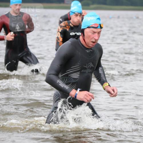 23.06.2024 - Viking Triathlon H.Heesch http://msf.ph/oto/6344540 23.06.2024 10:39:14 Schwimmen 26, 140, 383, 389, 415 meine-sportfotos.de