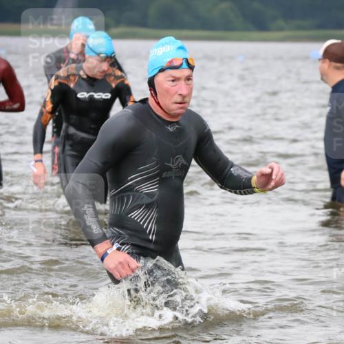 23.06.2024 - Viking Triathlon H.Heesch http://msf.ph/oto/6344542 23.06.2024 10:39:14 Schwimmen 26, 140, 383, 389, 415 meine-sportfotos.de