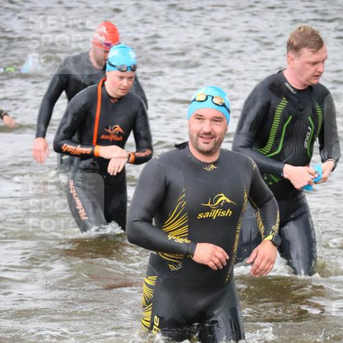 23.06.2024 - Viking Triathlon H.Heesch http://msf.ph/oto/6344603 23.06.2024 10:40:01 Schwimmen 24, 36, 204, 296 meine-sportfotos.de