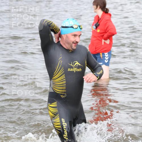 23.06.2024 - Viking Triathlon H.Heesch http://msf.ph/oto/6344607 23.06.2024 10:40:08 Schwimmen 24, 136, 204, 214, 230, 296, 648 meine-sportfotos.de