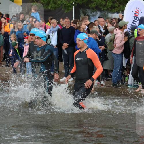 23.06.2024 - Viking Triathlon H.Heesch http://msf.ph/oto/6344743 23.06.2024 10:06:49 Schwimmen 45, 49, 109, 156, 165, 170, 222, 243, 244, 281, 356, 391, 418, 439, 448, 519, 536, 635 meine-sportfotos.de