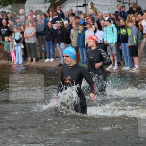 23.06.2024 - Viking Triathlon H.Heesch http://msf.ph/oto/6344794 23.06.2024 10:06:58 Schwimmen 19, 79, 80, 109, 156, 165, 221, 281, 341, 384, 391, 439, 479, 525, 526, 547, 602, 615 meine-sportfotos.de