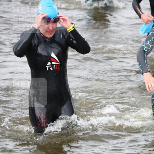 23.06.2024 - Viking Triathlon H.Heesch http://msf.ph/oto/6344796 23.06.2024 10:41:35 Schwimmen 15, 82, 161, 250, 419, 455, 553 meine-sportfotos.de