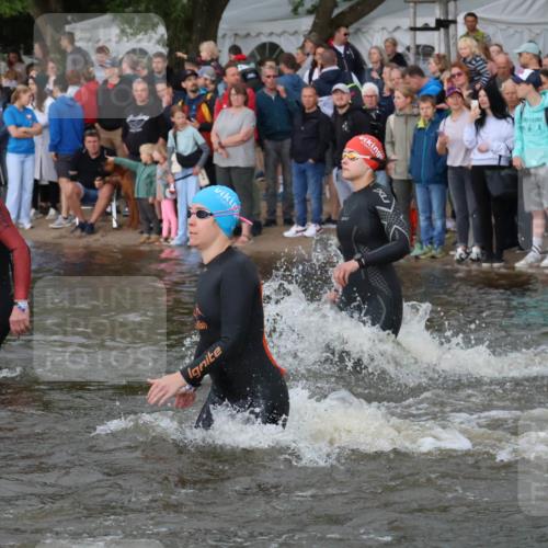 23.06.2024 - Viking Triathlon H.Heesch http://msf.ph/oto/6344798 23.06.2024 10:06:58 Schwimmen 19, 79, 80, 109, 156, 165, 221, 281, 341, 384, 391, 439, 479, 525, 526, 547, 602, 615 meine-sportfotos.de