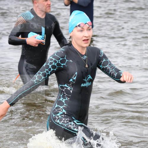 23.06.2024 - Viking Triathlon H.Heesch http://msf.ph/oto/6344799 23.06.2024 10:41:35 Schwimmen 15, 82, 161, 250, 419, 455, 553 meine-sportfotos.de