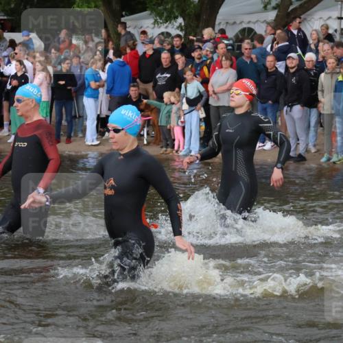 23.06.2024 - Viking Triathlon H.Heesch http://msf.ph/oto/6344801 23.06.2024 10:06:59 Schwimmen 19, 79, 80, 109, 156, 165, 221, 281, 341, 384, 391, 439, 479, 525, 526, 547, 602, 615 meine-sportfotos.de