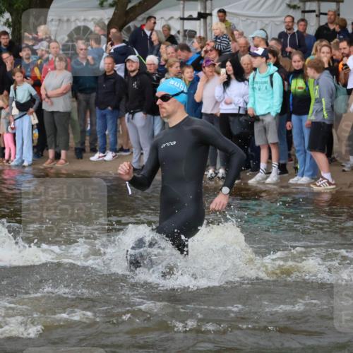 23.06.2024 - Viking Triathlon H.Heesch http://msf.ph/oto/6344803 23.06.2024 10:06:59 Schwimmen 19, 79, 80, 109, 156, 165, 221, 281, 341, 384, 391, 439, 479, 525, 526, 547, 602, 615 meine-sportfotos.de