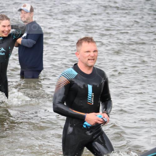 23.06.2024 - Viking Triathlon H.Heesch http://msf.ph/oto/6344806 23.06.2024 10:41:37 Schwimmen 15, 82, 161, 250, 419, 455, 553 meine-sportfotos.de